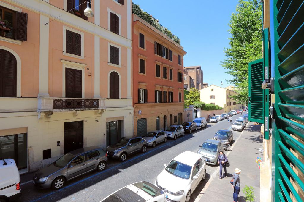 Ych-Laterano Charme, Rome